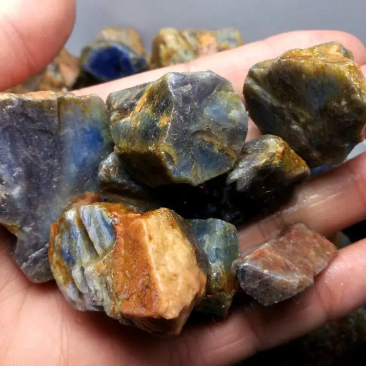 100g Prírodné Blue Sapphire Crystal Voľne Kameň Drsný Reiki Vzor